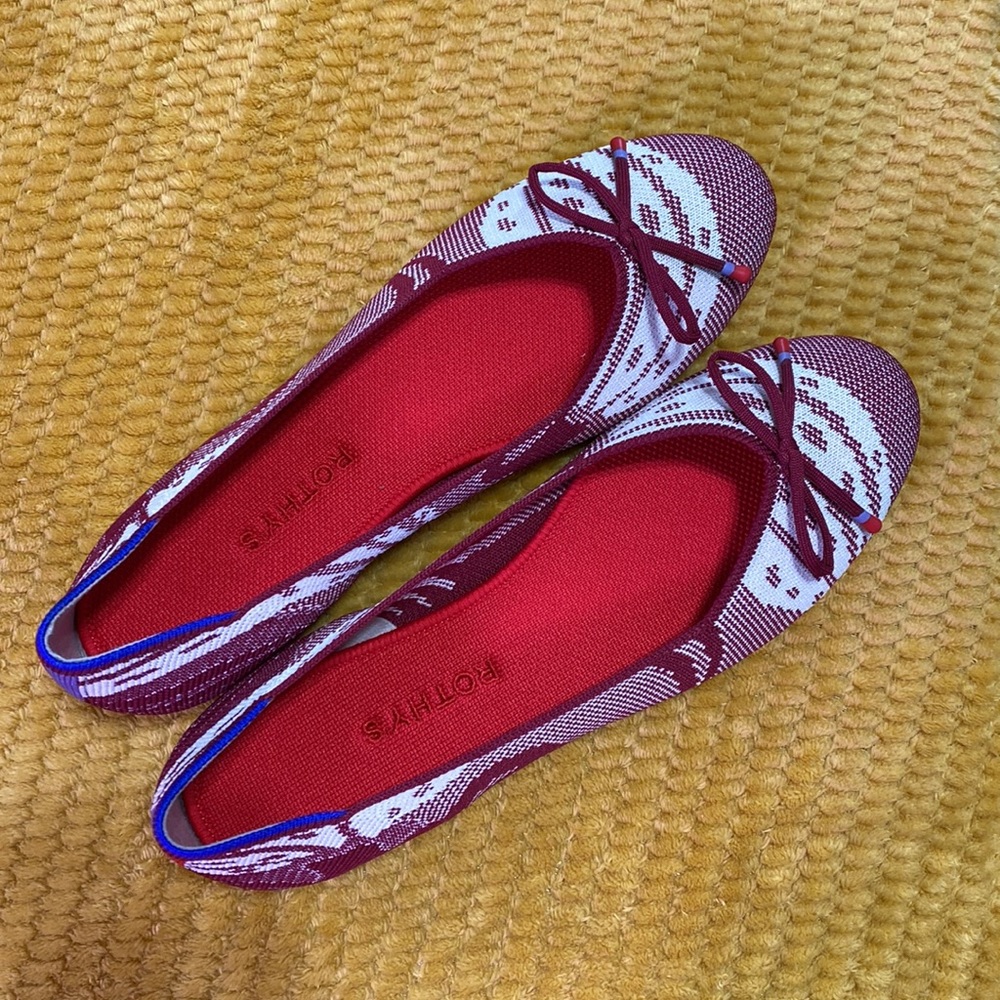 NIB Rothy’s Botanical Burgundy Bow The Flat Round Toe Retired Pattern Size 10